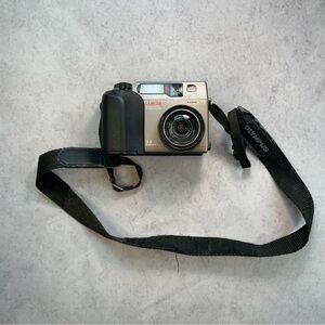 Olympus Camedia C-3000 Zoom 3.3MP Digital Camera Untested Read